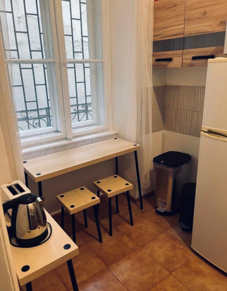 Ejjeli Majom Hostel Budapest Bagian luar foto