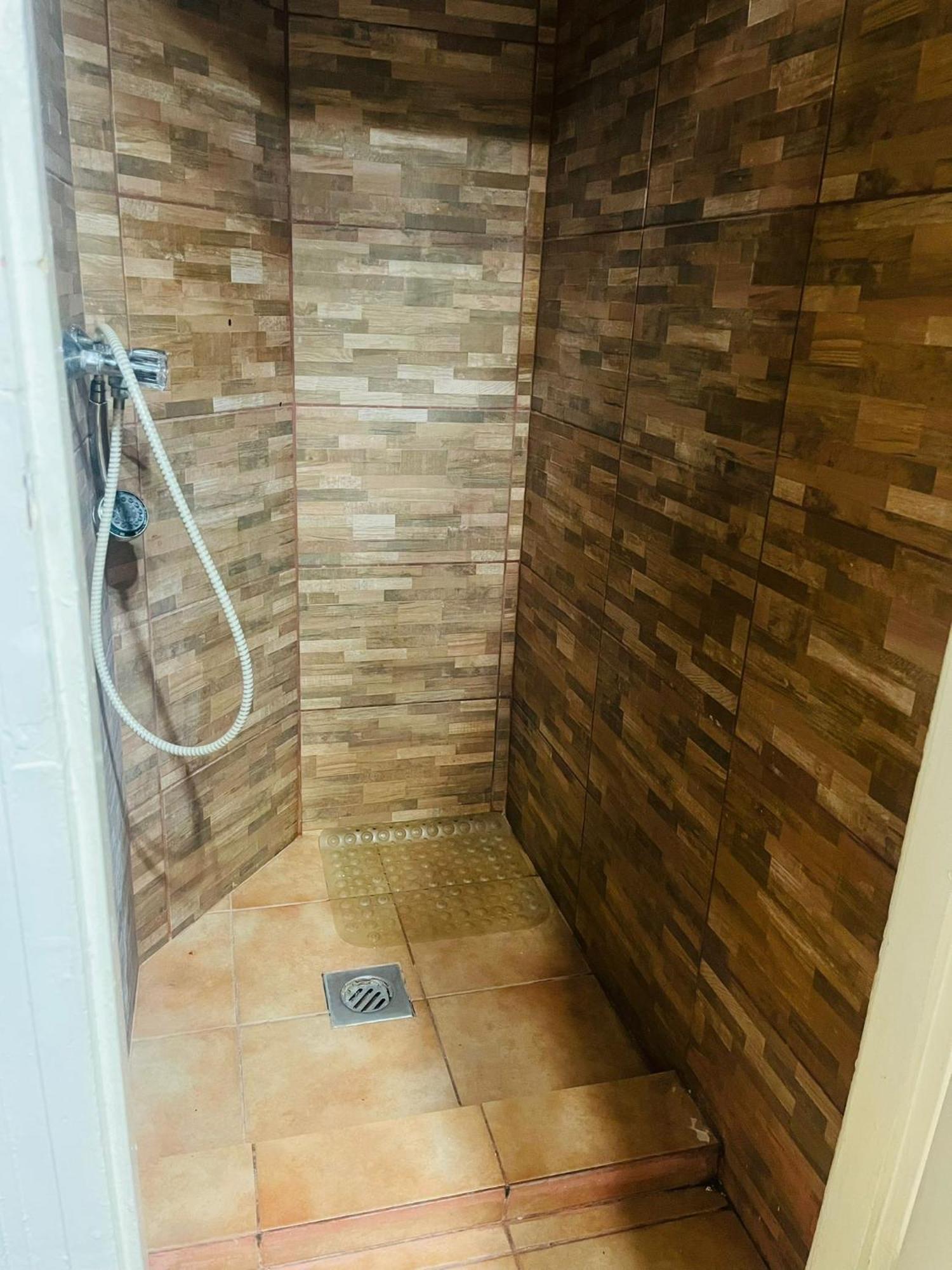 Ejjeli Majom Hostel Budapest Bagian luar foto