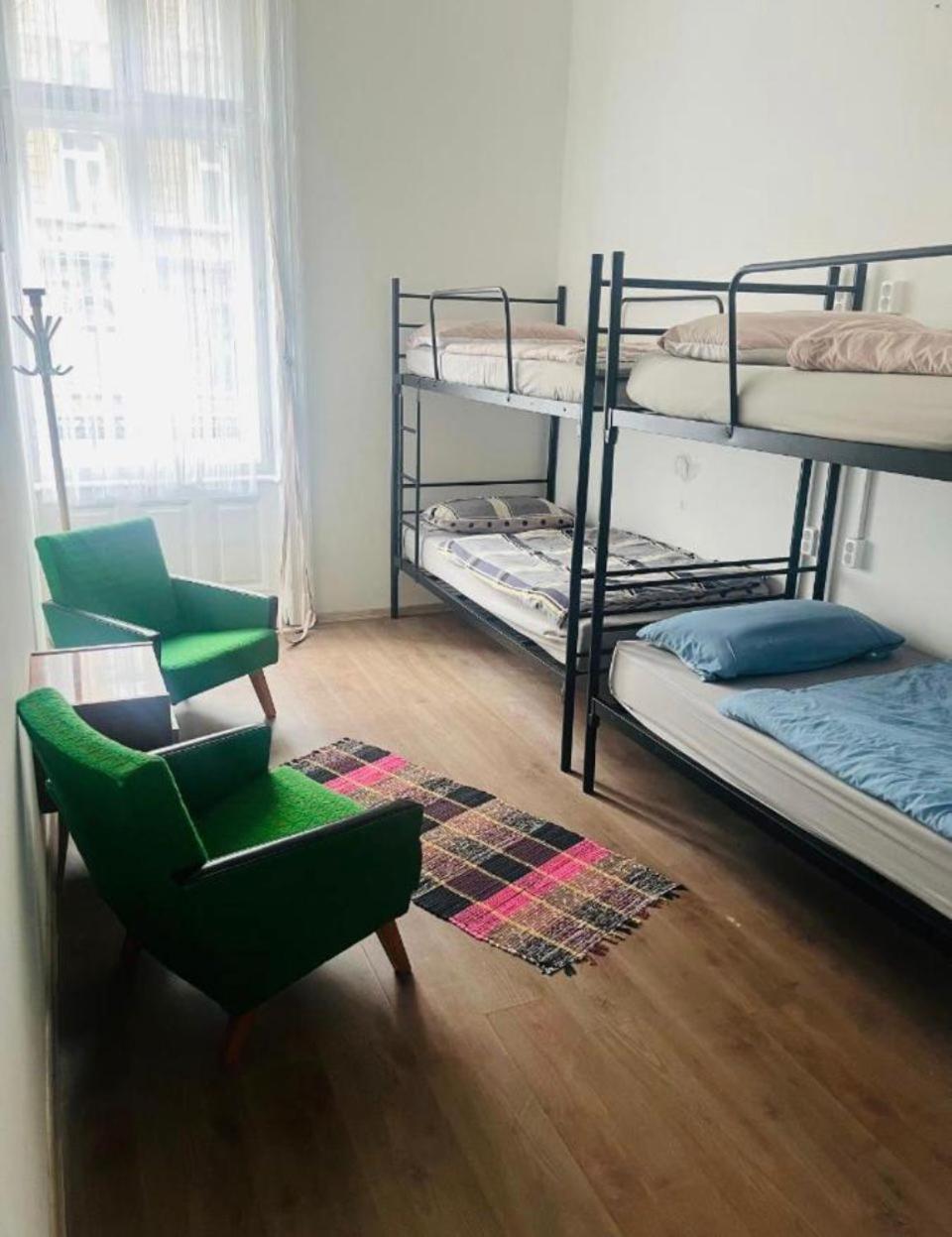 Ejjeli Majom Hostel Budapest Bagian luar foto
