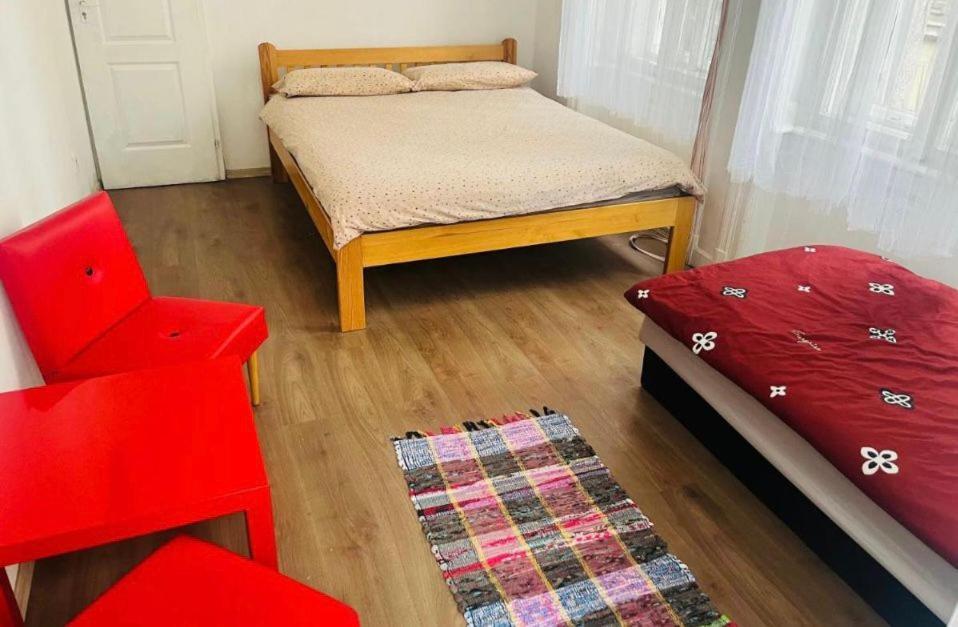 Ejjeli Majom Hostel Budapest Bagian luar foto