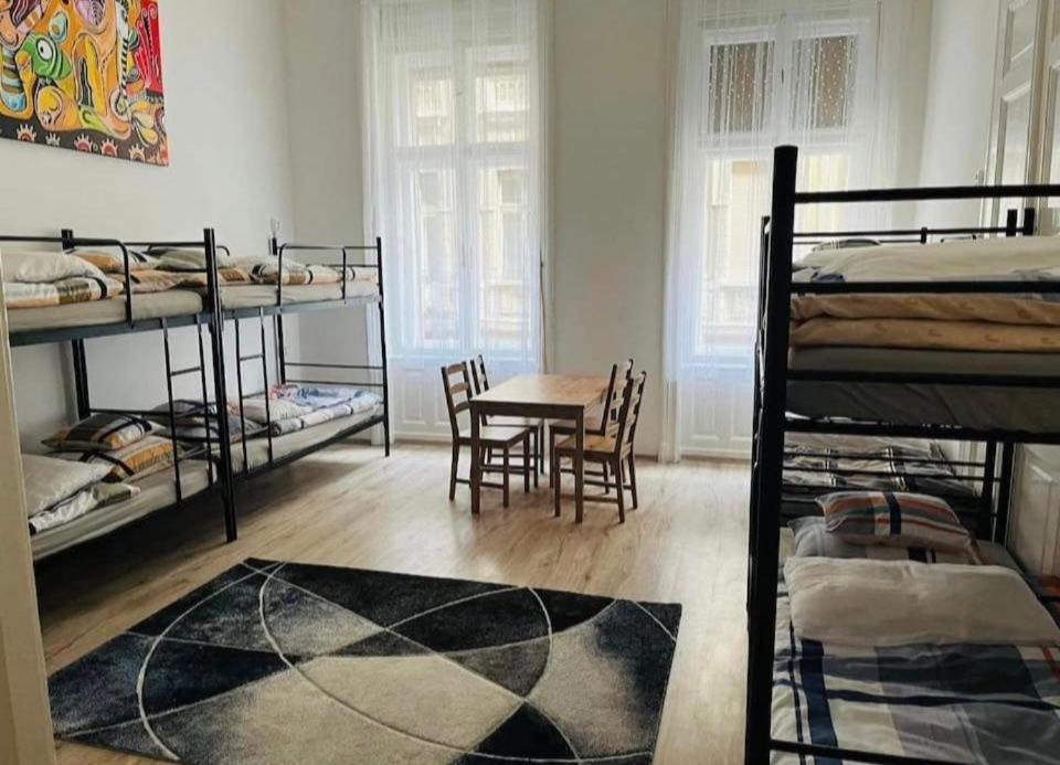 Ejjeli Majom Hostel Budapest Bagian luar foto